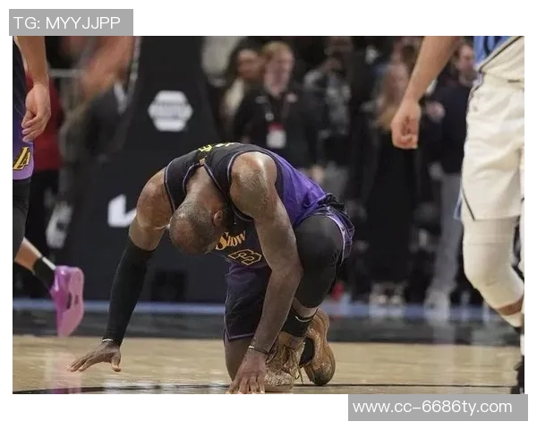 祖巴茨替补席处理脚踝伤势赛后走路一瘸一拐引发关注